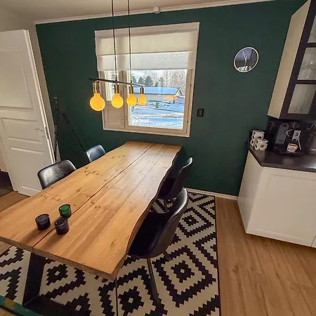 Homestay Arctic Riverside House