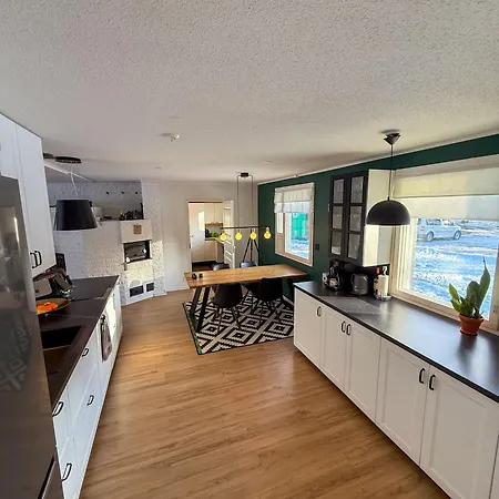 Arctic Riverside House منزل للإقامة روفانييمي